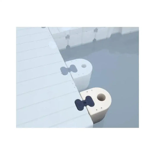 To hvite puslespillbrikker med sløyfefasong for BESLAG STANDARD 60MM RØR