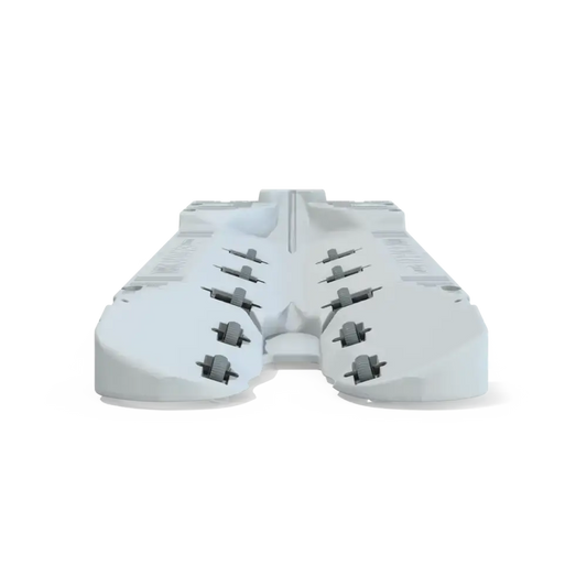 Hvit plastform med symmetriske riller for beskyttelse av vannscooter oppbevaring