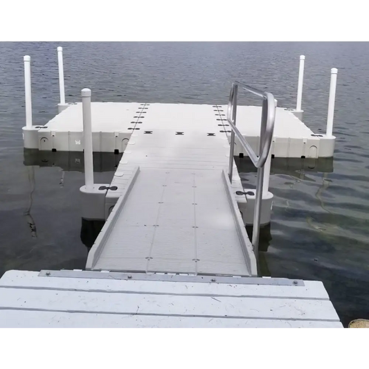 Landgang og badebrygge