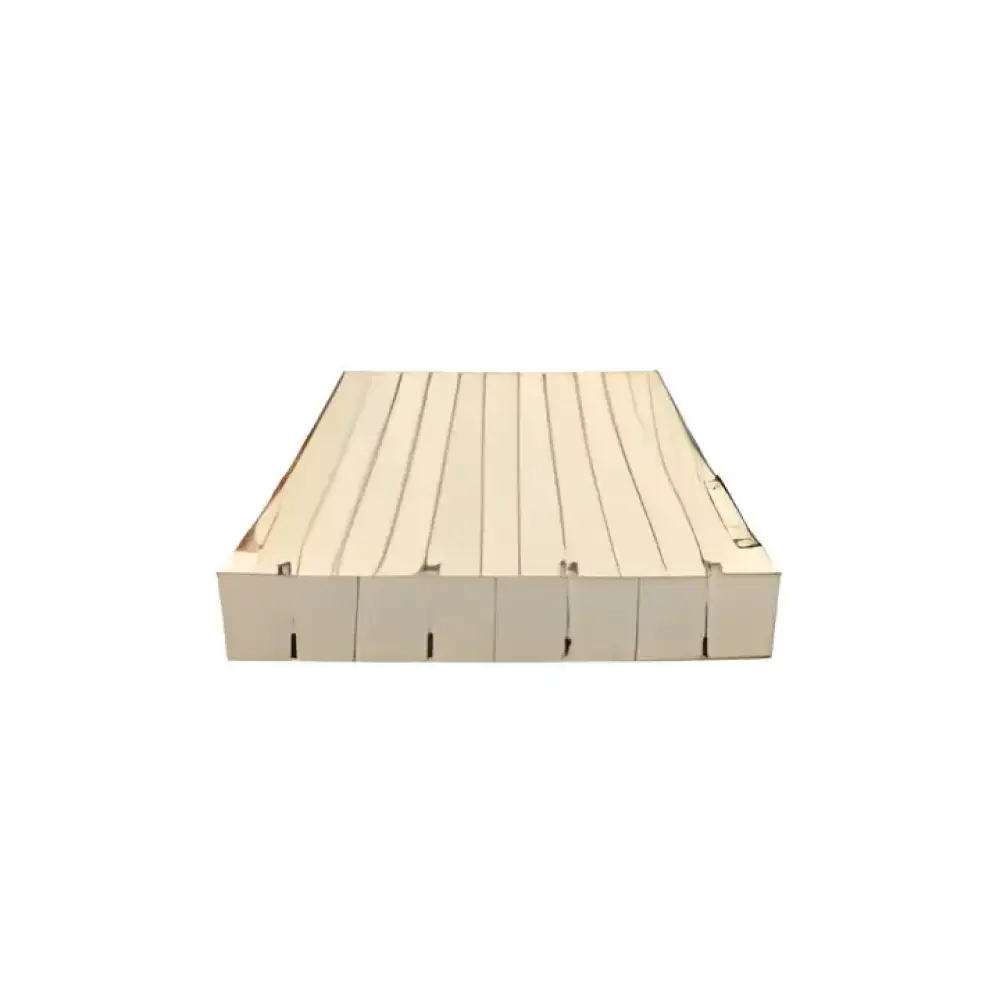 Beige bølget pappark med parallelle ribber og spor, produktet Bryggeelement 2,5M X 2M