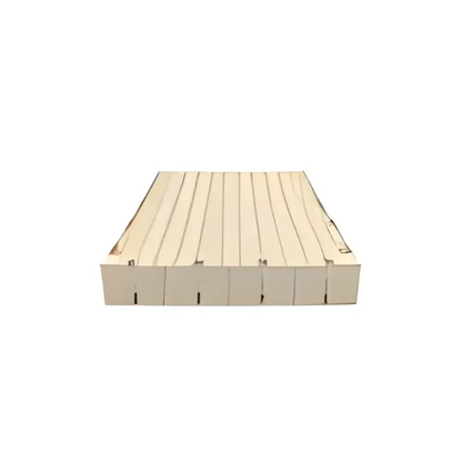 Beige bølget pappark med parallelle ribber og spor, produktet Bryggeelement 2,5M X 2M