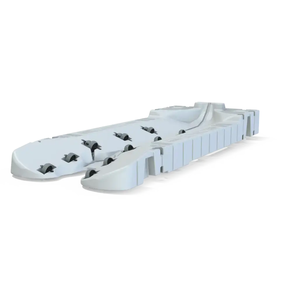 Hvitt strykebrett med svart blomstermønster, perfekt for beskyttelsesutstyr for motorsykkel