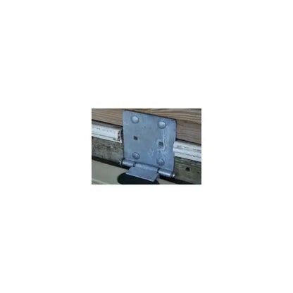 Metalbracket med monteringshull og L-formet design fra FLYTEBRYGGE BESLAG