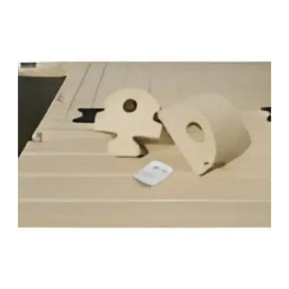 Hvit keramikkbolle med kaffebønner rundt, tilhørende LAVT BESLAG FOR 90MM RØR